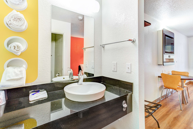 Bathroom 17