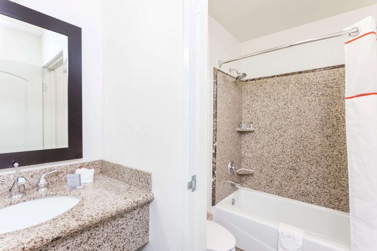 Bathroom 5, Hawthorn Suites by Wyndham Victorville, San Bernardino