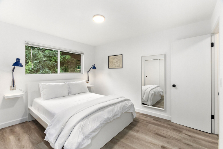Beacon Hill Retro - Central Location, King
