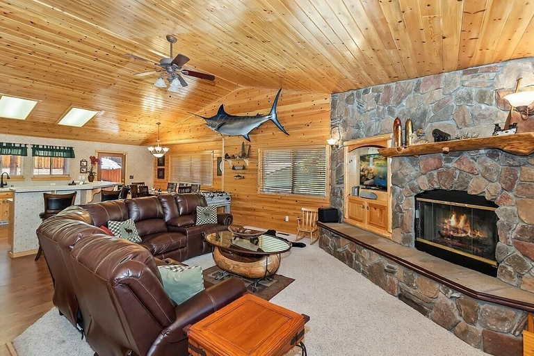 Others 5, 007 - The Log Cabin Getaway, San Bernardino