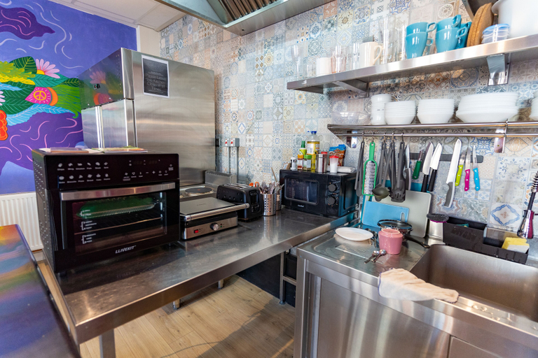 Others 4, Hostelle - women only hostel London, London