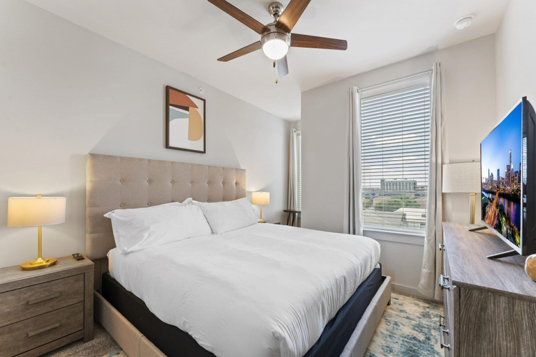 Room 5, Prime Soco Bright 2BR King Suite w Pool Parking, Travis