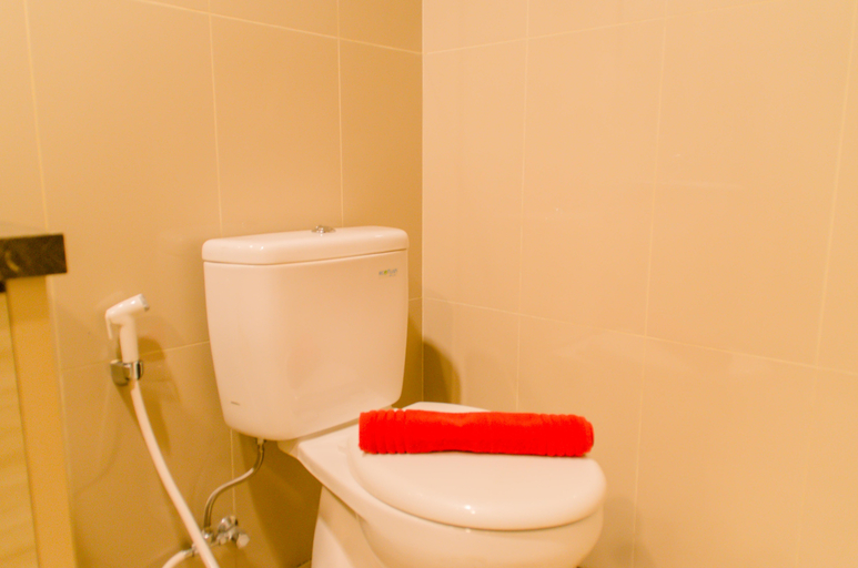 Bathroom 5, Nice and Comfort 1BR at M-Town Siganture Apartment By Travelio, Tangerang