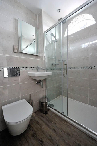 Bathroom 4, Crescent Victoria Hotel, Kent