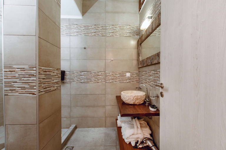Bathroom 5, Deluxe Hotel, Crete