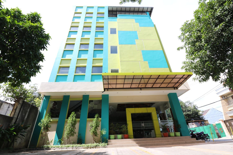 Exterior & Views 1, Hotel Artha Kencana Makassar, Makassar