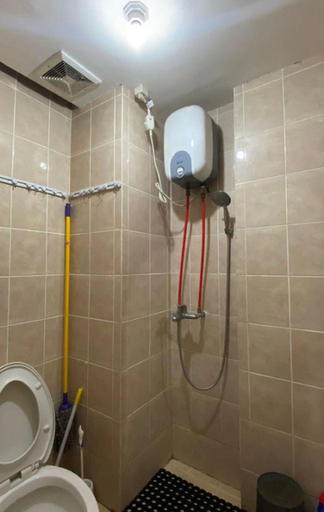 Bathroom, Apartement Pinewood Jatinangor, Sumedang
