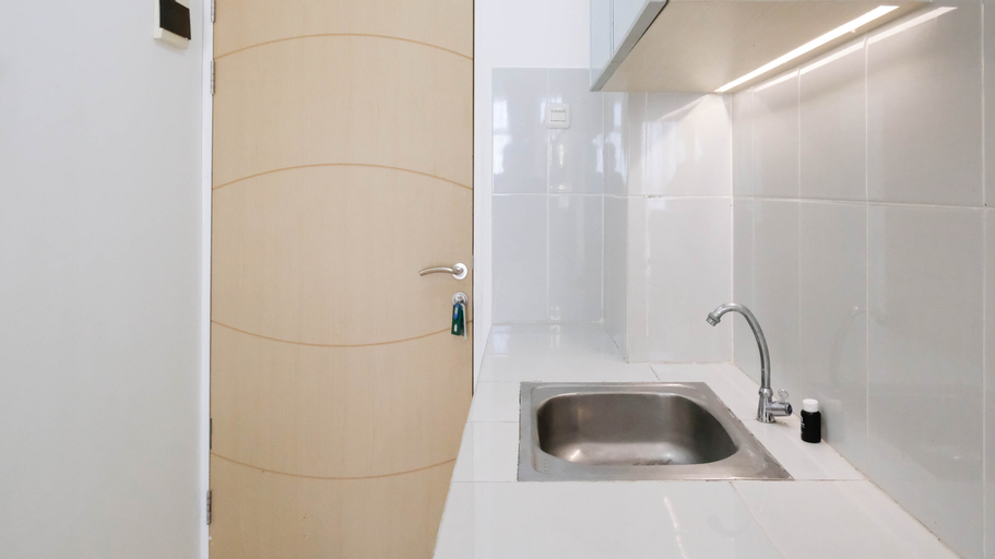Bedroom 2, Clean and Comfy Studio at Bale Hinggil Apartment By Travelio, Surabaya