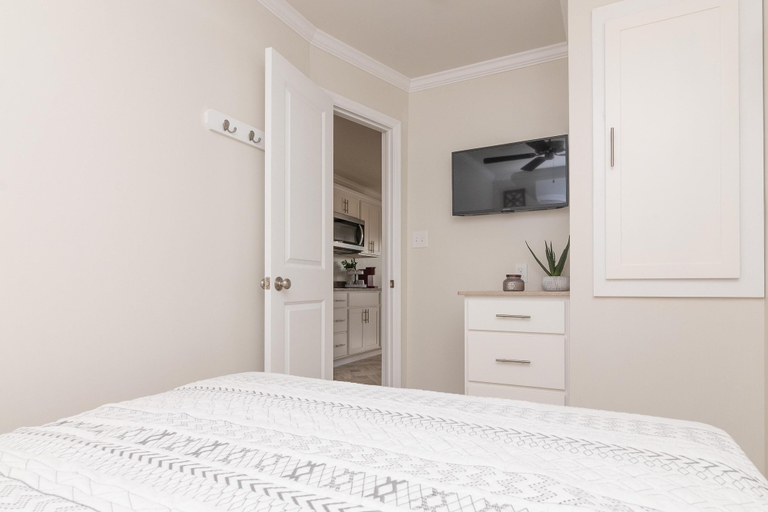 Bedroom 2, Shore Point Cottages, Worcester