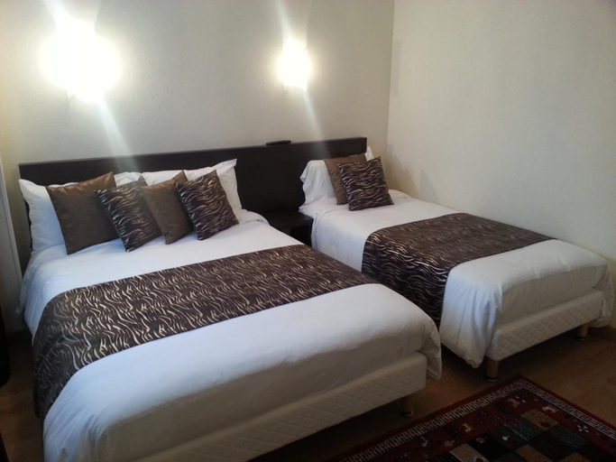 Bedroom 3, Hôtel Le Chapeau Rouge, Orne