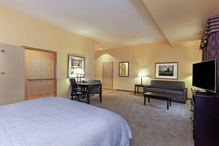 Bedroom 2, Hampton Inn & Suites Tulsa North/Owasso, Tulsa