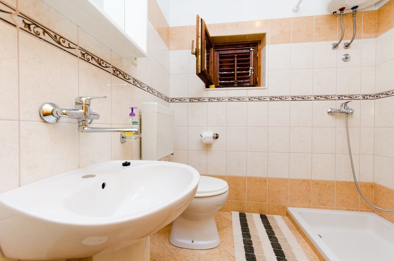 Bathroom 5, Apartments Antun, Jelsa