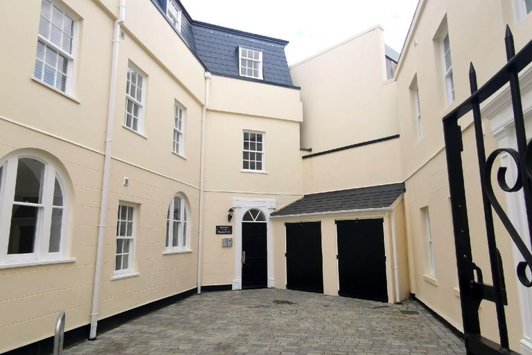 Others 3, Courtyard Retreat, Southampton