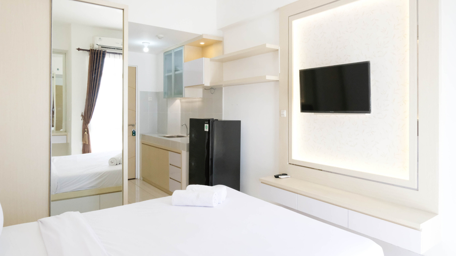 Bedroom 2, Clean and Comfy Studio at Bale Hinggil Apartment By Travelio, Surabaya