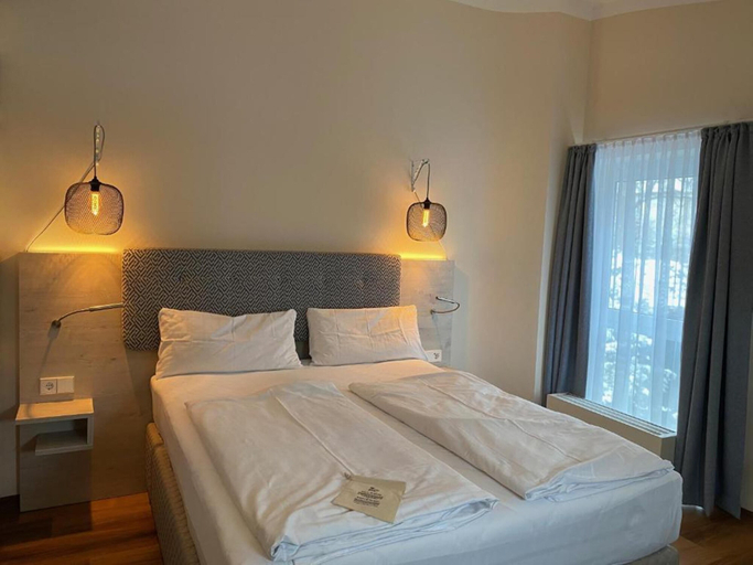 Bedroom 3, Safranberg Hotel & Sauna, Ulm