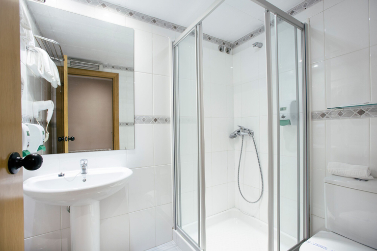 Bathroom 5, Monte Ulia Hotel, Guipúzcoa
