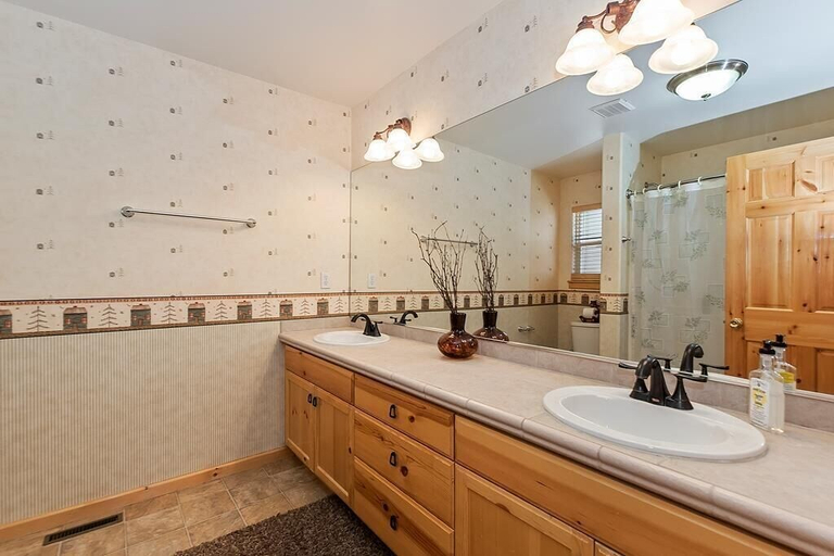 Bathroom 3, 007 - The Log Cabin Getaway, San Bernardino