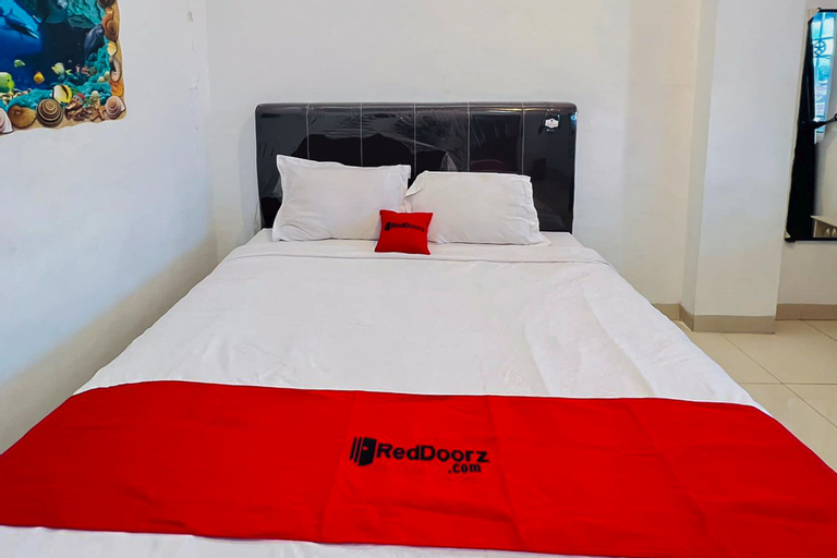 Bedroom 3, RedDoorz @ Damai Guest House Kabanjahe, Karo