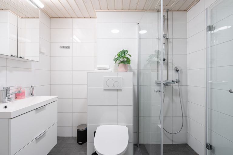 Bathroom, Spacious 1BR at Downtown with Balcony, Pirkanmaa