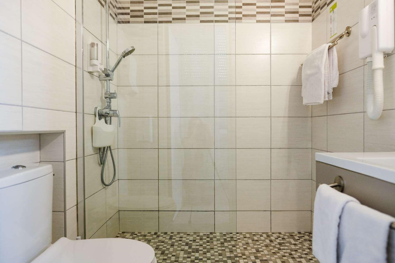Bathroom 4, Hôtel Notre Dame, Gironde