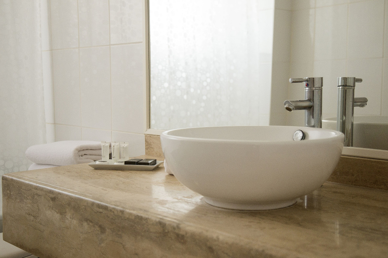 Bathroom 5, Hotel Arica, Arica