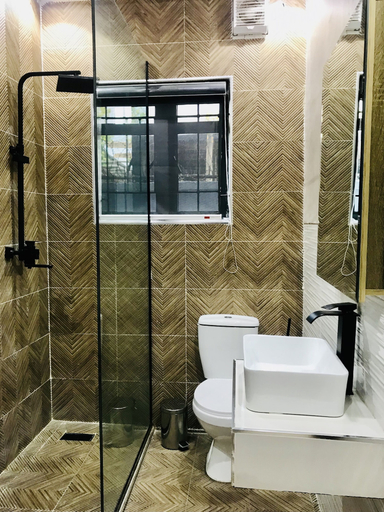 Bathroom 3, De Fivez, Eti-Osa