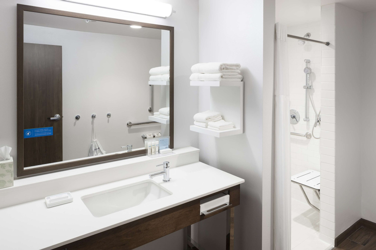Bathroom 11