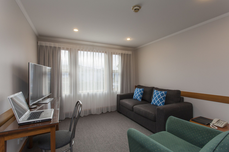 Others 4, Amross Motel, Dunedin