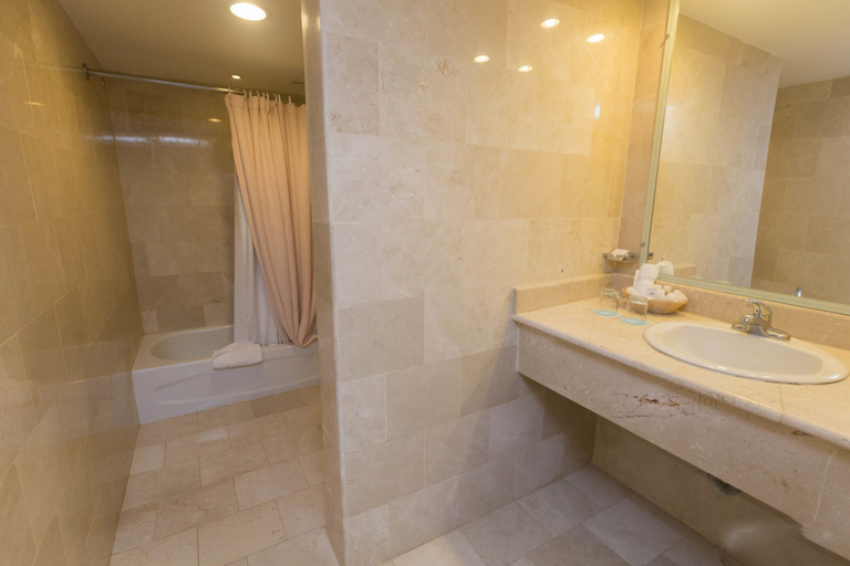 Bathroom 5, VH Gran Ventana Beach Resort - All Inclusive, San Felipe de Puerto Plata