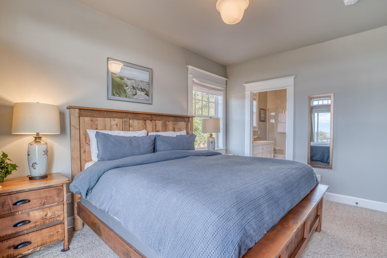 Bedroom 2, High Above the Sea, Lincoln