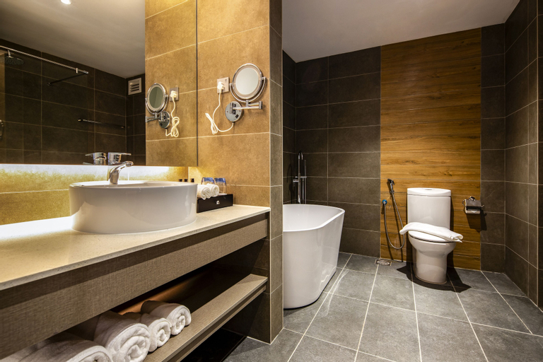 Bathroom 4