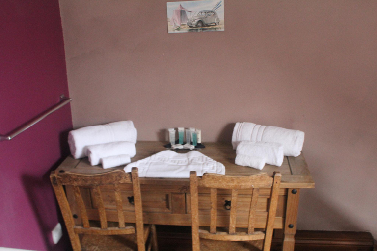 Bedroom 2, Forresters Bar & Restaurant with Rooms, Durham