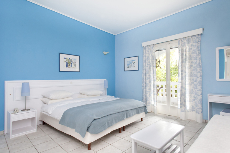 Bedroom 4, Daphne's Club Hotel Apartments, Peloponnese
