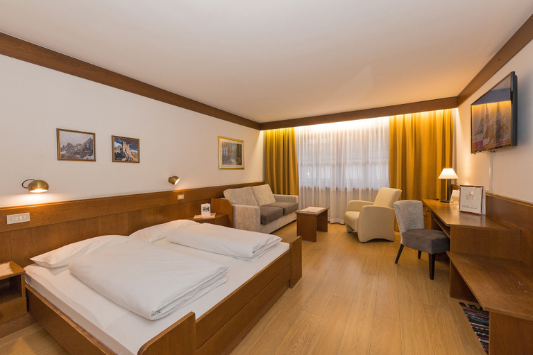 Bedroom 3, Hotel Mondschein, Bolzano