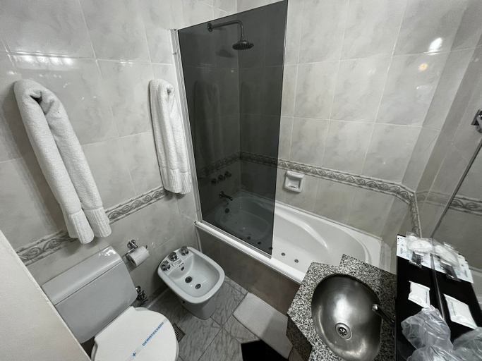 Bathroom 4, Sarmiento Palace Hotel, Distrito Federal