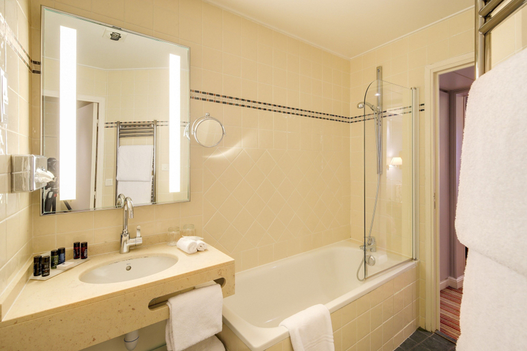 Bathroom 4, Le Relais Montmartre, Paris