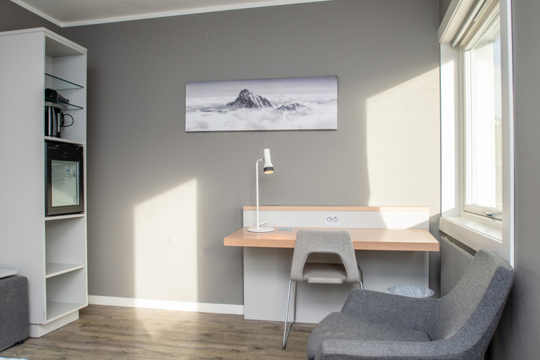 Others 5, Fast Hotel Svolvær, Vågan