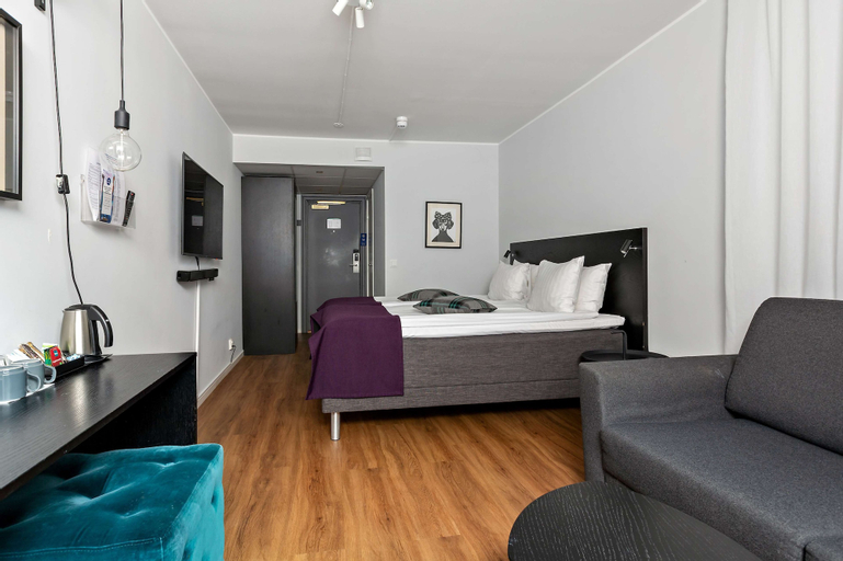 Bedroom 12