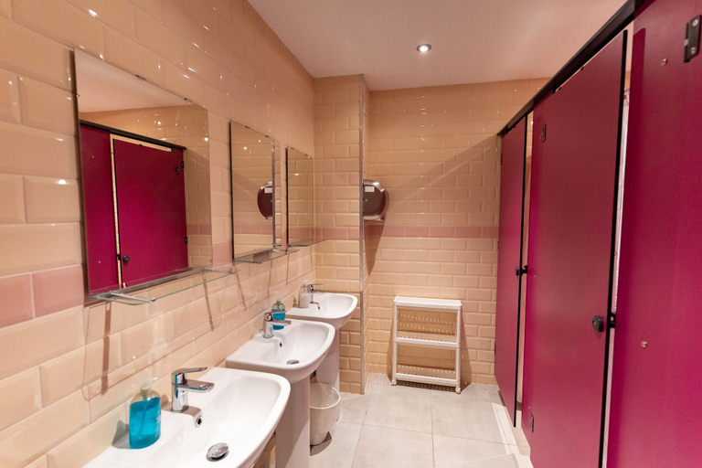Bathroom 5, Hostelle - women only hostel London, London