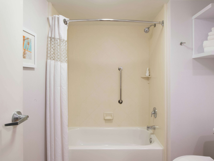 Bathroom 3, Hampton Inn & Suites Rochester/Victor, Ontario