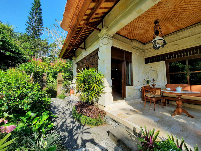 Exterior 9