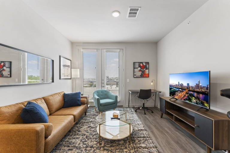 Room 4, Prime Soco Bright 2BR King Suite w Pool Parking, Travis
