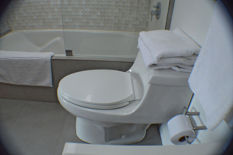 Bathroom 4, Private Modern Apartment in Pardo - Miraflores, Lima
