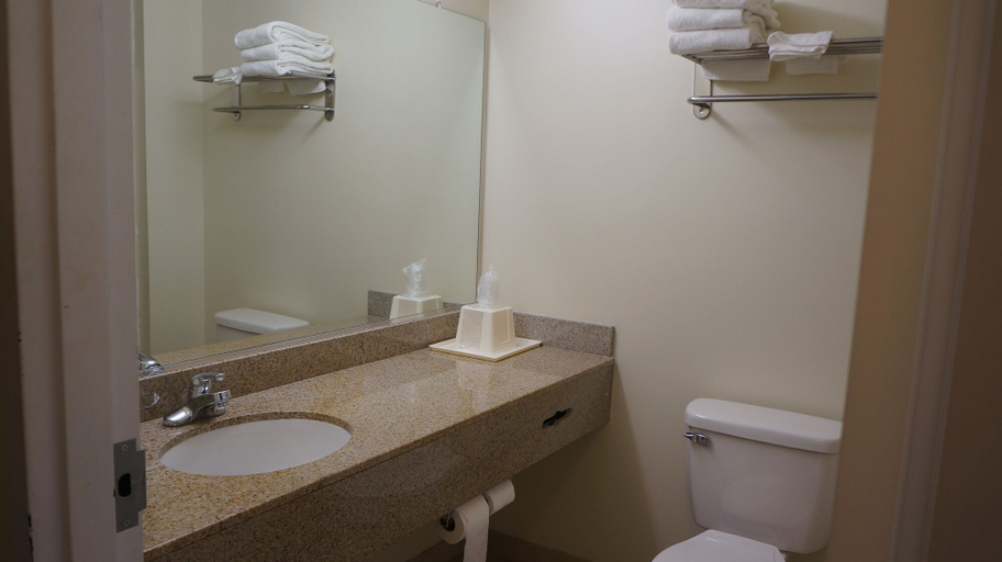 Bathroom 5, Scotland Neck Inn, Halifax