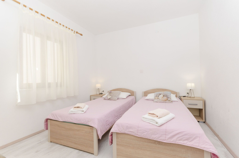Bedroom 3, Apartments Silvana, Supetar