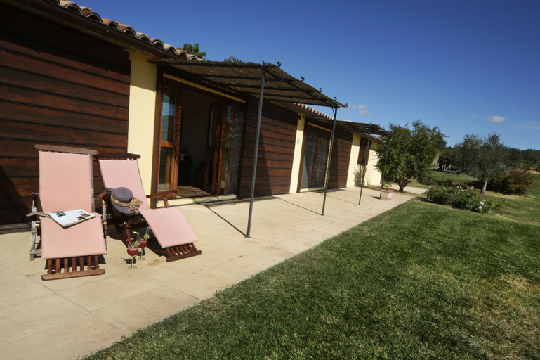 Exterior 18