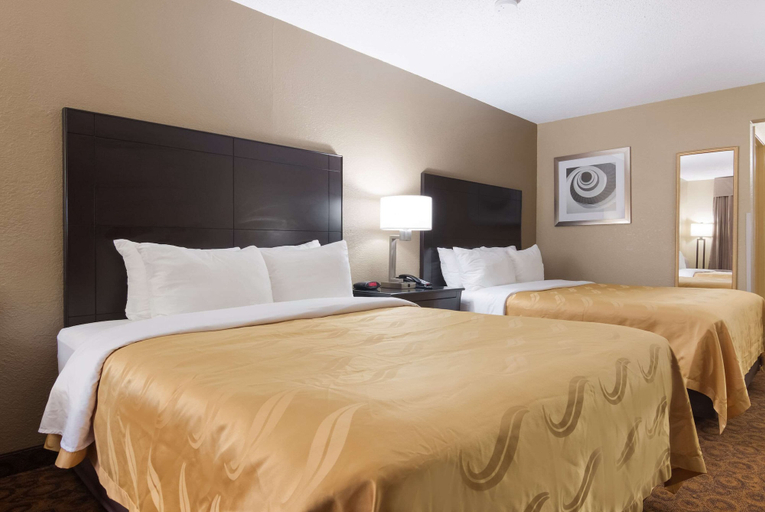 Bedroom 3, Quality Inn Magnolia, Columbia