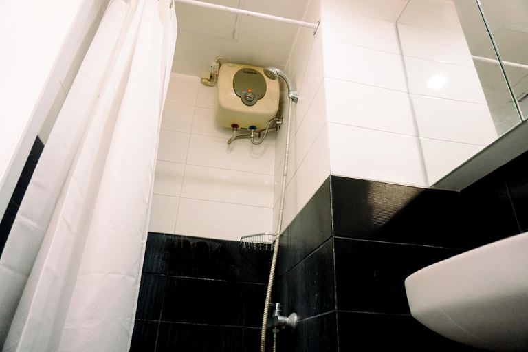 Bathroom 4, Comfy and Modern Studio at Kebagusan City Apartment By Travelio, Jakarta Selatan