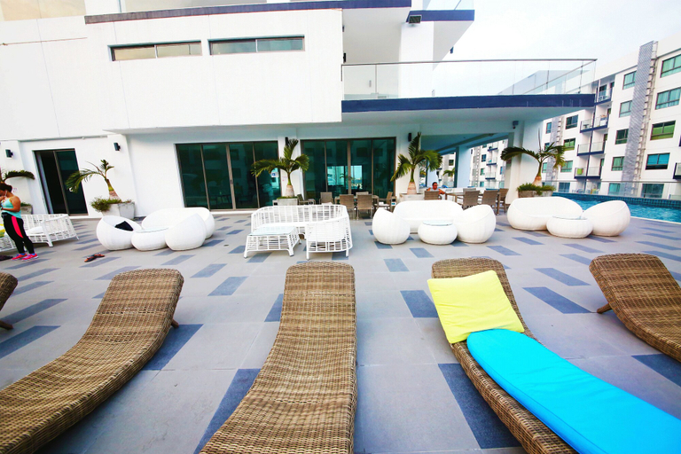 Food & Drinks, Arcadia Waters Condo Resort Pattaya, Pattaya