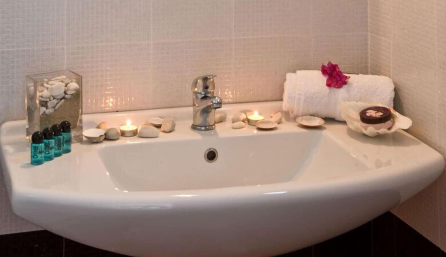 Bathroom 4, Gorgona Hotel, South Aegean